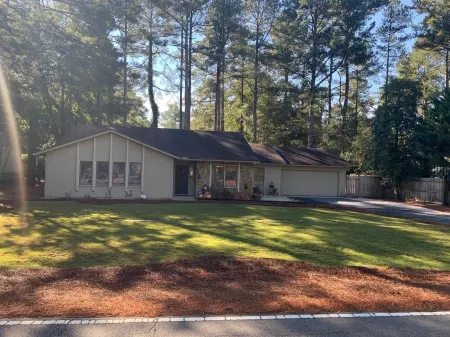 Cute and Comfy Home in Pinehurst - Perfect for families/golf weekend! Ping-pong!