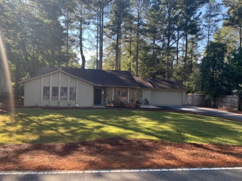 Cute and Comfy Home in Pinehurst - Perfect for families/golf weekend! Ping-pong!