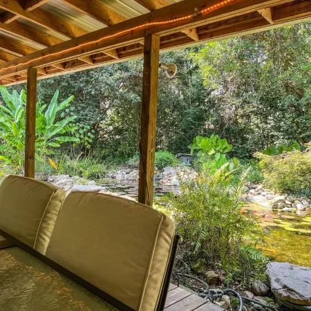 Secluded nature escape. 8 min. to Robert Trent Jones and 5 min. to downtown.
