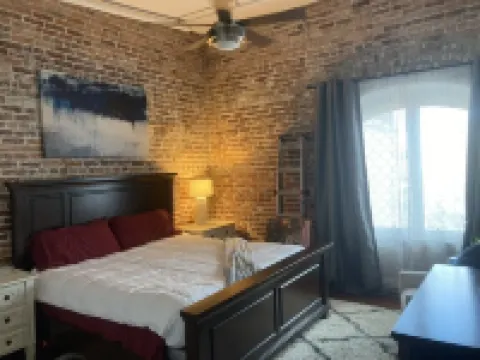 Wanderlust on Congress 2B 1 1/2bath in heart of the historic district