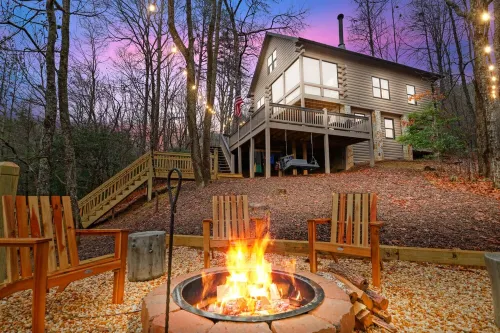 Relax & Play at Waterfront Mountain Cabin Retreat Private Lake~Fish~Canoe~Kayak