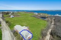 Attached Apartment Near It All. Organic Farmstead. Stunning Views. Pet-friendly. Hotels in Block Island