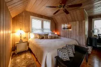 Fully Renovated "Old Florida" Apartment