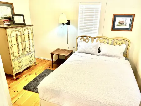 The Chandler House, 211 N Peabody Ave, Moutain View, Ar. 72560 Отели в г. Маунтин-Вью