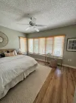 Updated Townhome, Secluded Beach + Pool