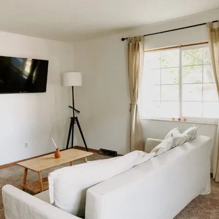 Cozy stay within one mile of downtown Delaware’s shops, restaurants and pubs.