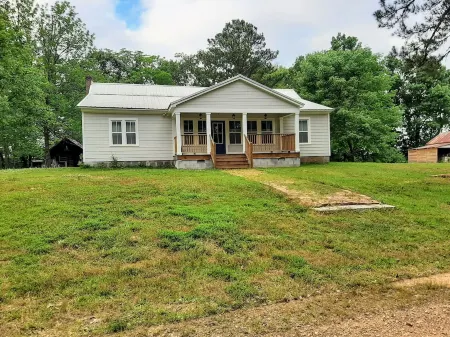 Historic 1851 Farmhouse Retreat