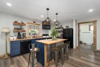 Blessed Charming 2-Bedroom Bungalow, 3 Miles From The World Known Ark Encounter