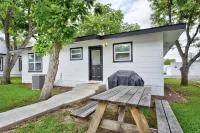 New Braunfels - 2 min walk to Schlitterbahn, walk to River, 2 miles from Gruene!