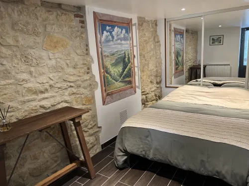 Typical house with dovecote, swimming pool, summer kitchen, close to vineyards