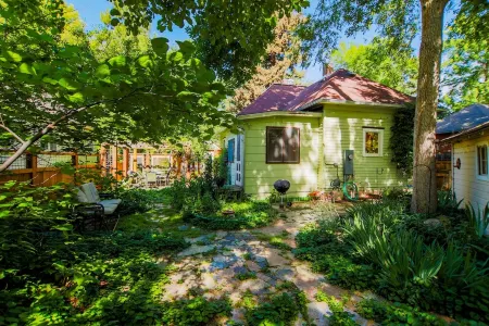 Historic Charming Bungalow in the Heart of Old Town Отели рядом с достопримечательностью «Horsetooth Reservoir»