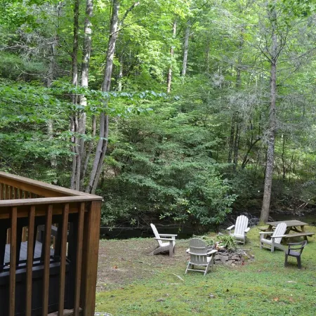 Creekside, Pet Friendly Mountain Log Cabin in the Smokies,  Fire Pit + Hot Tub