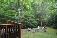 Creekside, Pet Friendly Mountain Log Cabin in the Smokies,  Fire Pit + Hot Tub