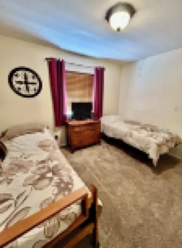 Country Club Reining Deer Ranch. Snowbowl, Golf, Fireplace!