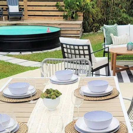WOW 4 blocks to beach w/ Unique POOL! 3min walk to local coffee/shops/playground