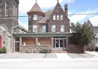 Charming 1 Bedroom Apartment in Historic Home in heart of DuBois