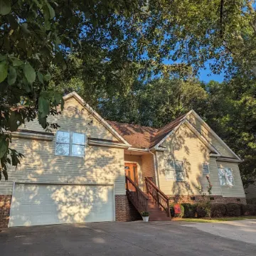 Spacious Clemson House, Close to CU, Across from Patrick Square, Pet Friendly!