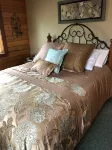 Cozy Lakefront log home on Callender Lake.