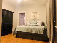 Crescent Nest: 30+ Days of Uptown Bliss & Beats  호텔