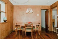 Cozy Mid-Century Mod by Lake MI&Dunes with Hot Tub