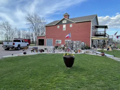 Beautiful Barndominium that makes you feel right at home Hotels near Cinco Ranch II Pavillion and Park at Spring Lake