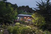 Beautiful Garden Cottage at JAR Farms with use of private beach, pool, orchards 브렛 하트 공원 주변 호텔