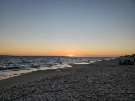 Sandy Paws - A Dog-Friendly Haven with Boat Parking on Oak Island, NC