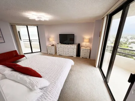 Daytona Beach Seychelles 2BR Luxury Oceanfront Retreat