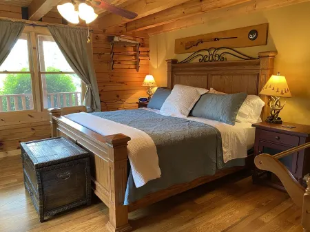 Amazing! Unobstructed Long-Range Mountain Views at 3700’ elevation with Hot Tub