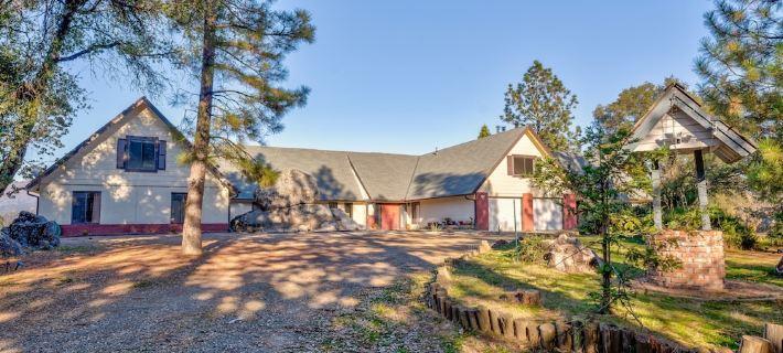 New!! Majestic Views, Pool, Sleeps 20+, 2 Mstr BR, close DT Yosemite, Bass Lake Hotels in Oakhurst