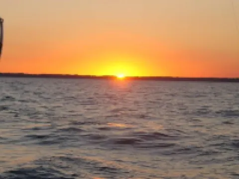 Great Dates Available. Cute and Affordable for 2-  CLOSE TO 2 BEACHES AND TOWN.