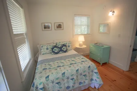 Beautiful home within walking distance to Kennebunkport Отели в г. Кеннебанкпорт