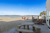 Strandcastle Beach House 2.0 - Oceanfront! - You're right on the sand!
