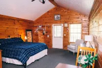 600 Sq. ft Cabin with King Size Bed - Quiet Location, Close to Skiing Hotels in Virgil