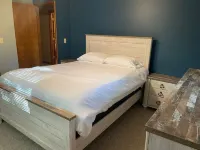 Country, hideaway cabin close to town, 15 minutes from wineries Hotels in Union County