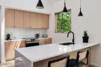 Architect-Designed 3BR Forest Retreat Near Asheville