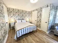 Coastal Chic Home on the Island of Cape May 케이프메이 호텔