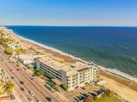Beautiful, luxurious hideaway right on Carbon Beach in Malibu! Hotels in Malibu