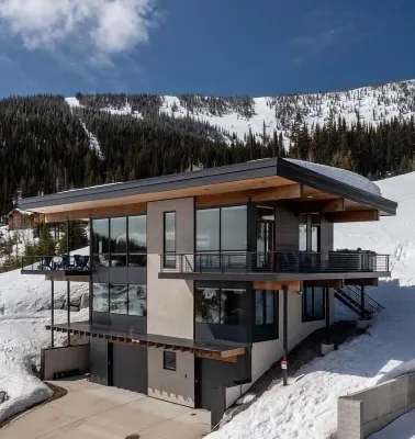 Ski in Ski out chalet with hot tub - Walk to the Village