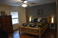 Peaceful cabin steps away from the creek, convenient access to ATV trails!