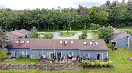 Peaceful Retreat in Hidden Valley, PA: Ski Resort, Golf and Trails in Mountain