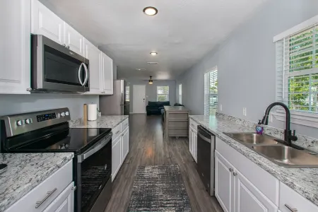 Cheerful 3 bedroom house near downtown and close to hospitals Отели рядом с достопримечательностью «Baylor Scott & White Medical Center — Temple»