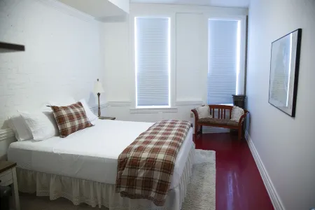 Shaffer Haus-Downtown Riverfront Retreat