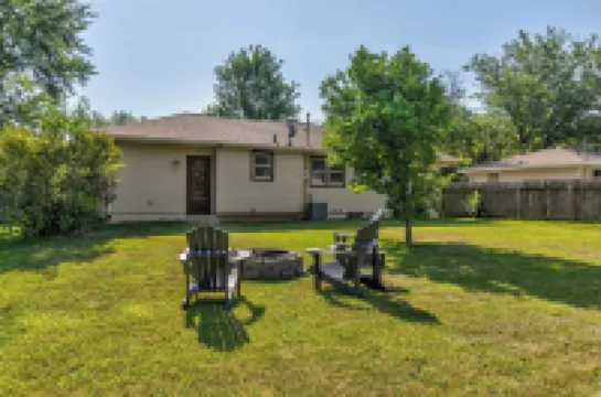 Des Moines Entire home  3 Bdms King; Queen; Twins  quiet near High Trestle Trail