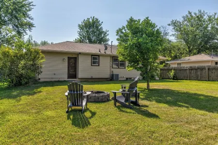 Des Moines Entire home  3 Bdms King; Queen; Twins  quiet near High Trestle Trail