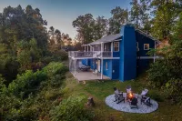 Cozy Cabin w/ Wood-Burning Stove & a Million-Dollar View! No 4W Drive Needed!