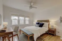 High End Campus Cottage 5 Star - King Bed, 3 Bedrooms, 1.5 Bath, Newly Remodeled