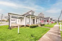 Charming 2-bedroom house newly updated in tranquil Franklin, walk to the square