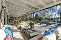 Paradise Escape: Luxe Pool 7BR Villa -10 Min to Beach & DT - 3900ft2 -PickelBall