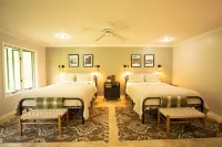 Stunning Midcentury Modern Home-Sleeps 14! 24 Private Acres: Rest-Relax-Explore
